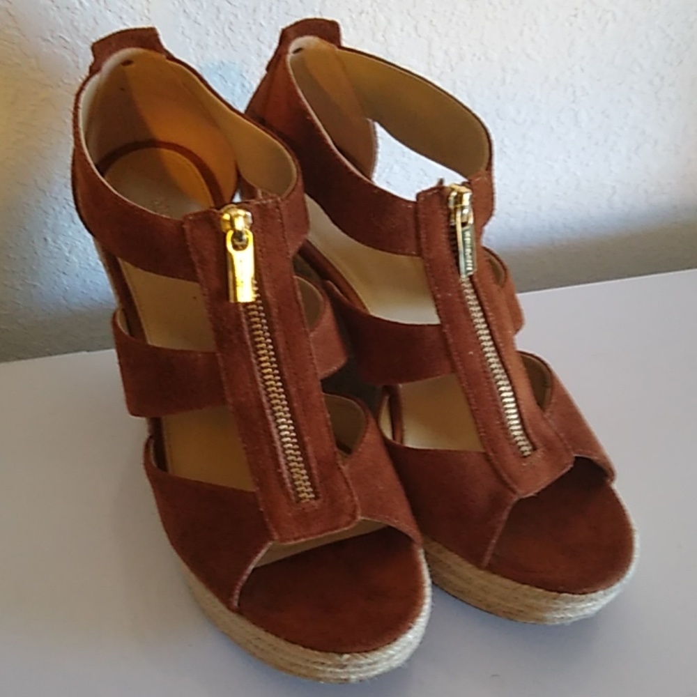 Micheal Kors Damita Brown and Gold Wedges - Picture 3 of 7